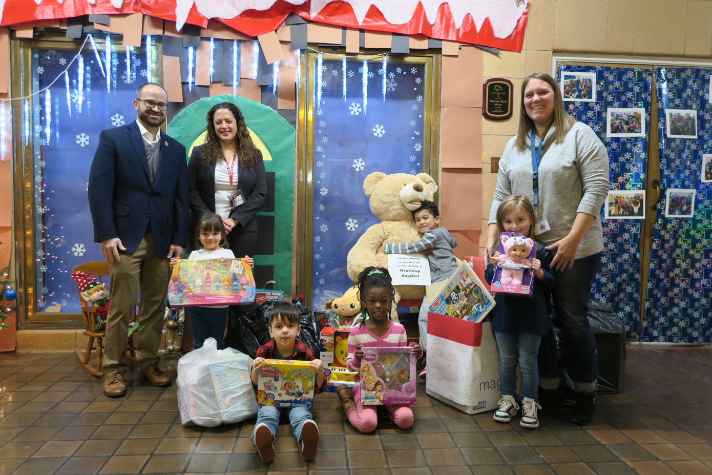 Assemblyman Ed Ra (R-Franklin Square), Margarita Maravel, principal of Hampton Street School, Christine OGrady, Pre-K teacher at Hampton Street School and students of Hampton Street school with