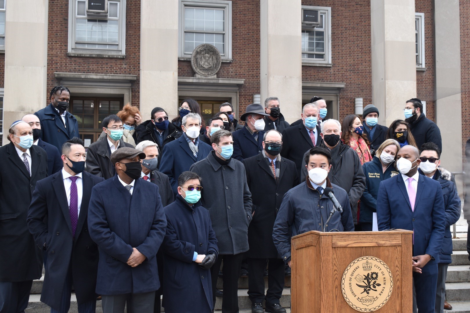 Assemblyman David Weprin stood alongside fellow elected officials in government and community leaders at a press conference denouncing the rise of hate crimes in Queens and across New York City. The p