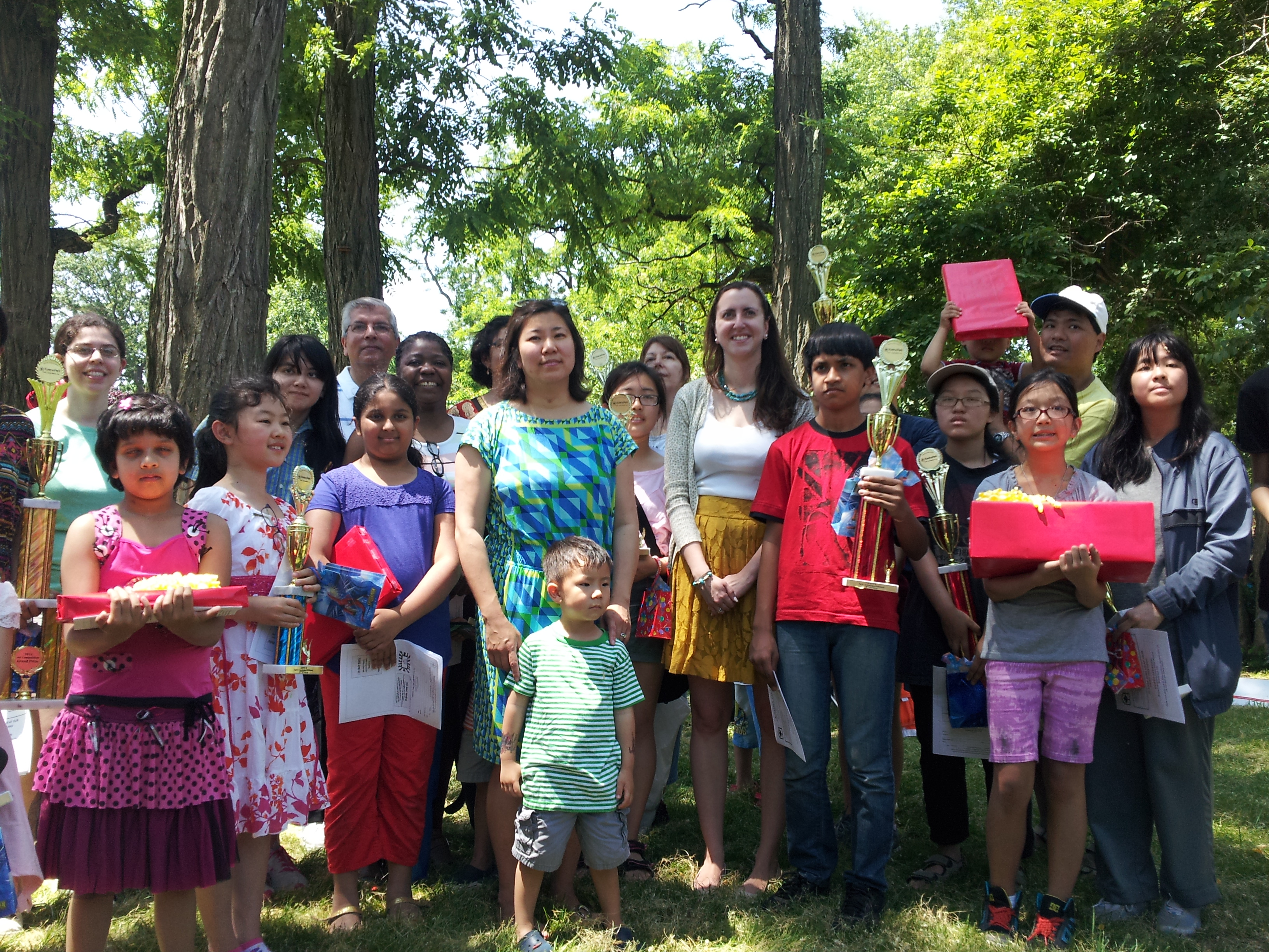 Assemblywoman Nily Rozic co-sponsored the annual Kissena Park Civic Association art contest, and distributed awards with Congresswoman Grace Meng.