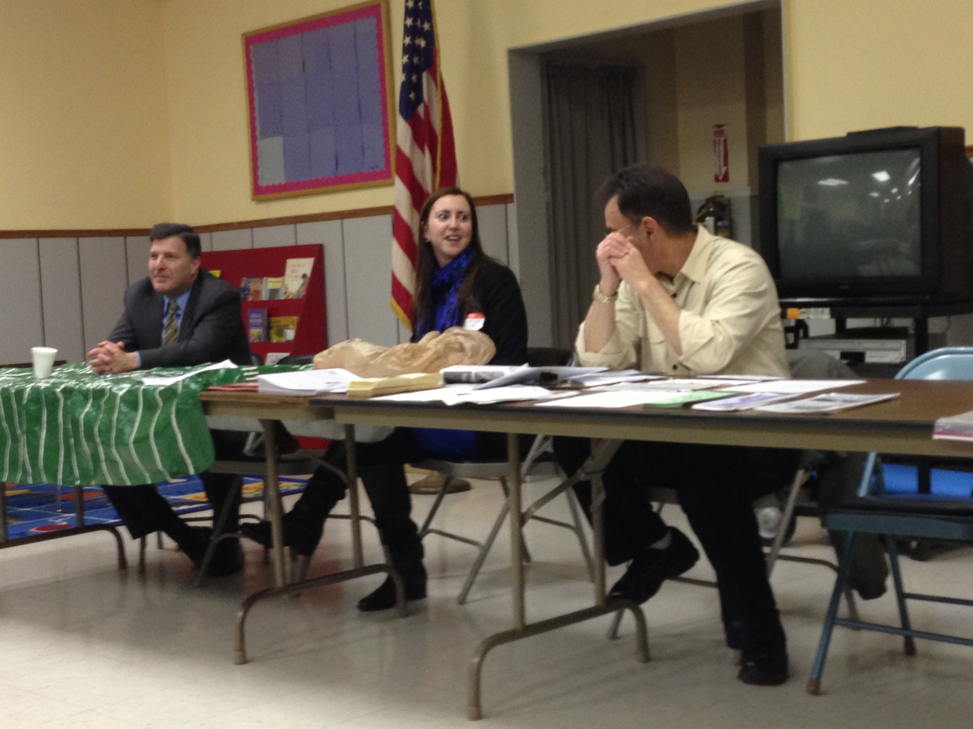 Assemblywoman Nily Rozic spoke to the Bayside Hills Civic Association about quality of life issues.