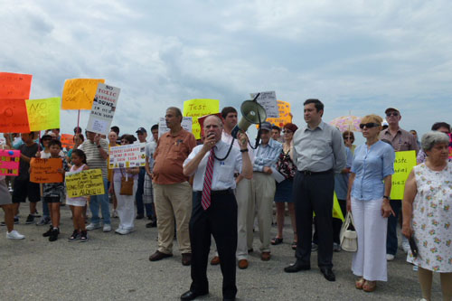 On August 12th Assemblyman Colton rallied with neighborhood residents and community organizations to protest the proposed garbage station at Shore Parkway & Bay 41 Street.