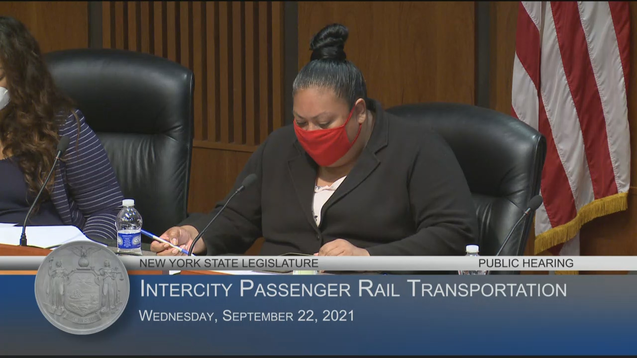Mitaynes Questions Amtrak Official at Public Hearing
