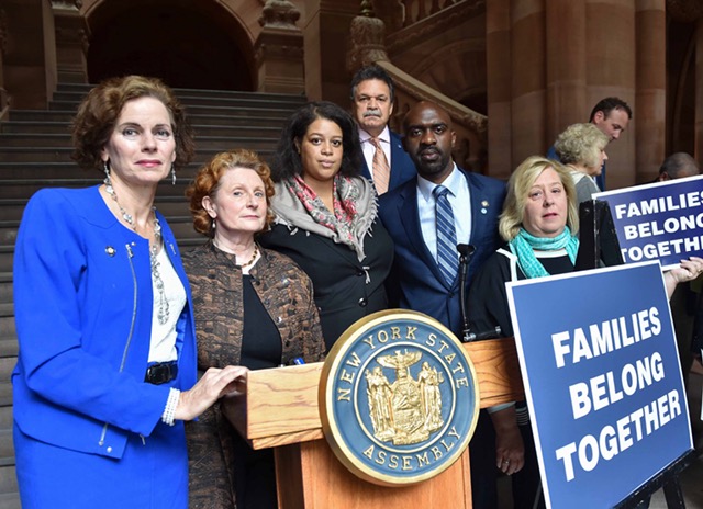Assemblymember Simon and her colleagues call for an end to the President's policy of separating migrant children from their parents.