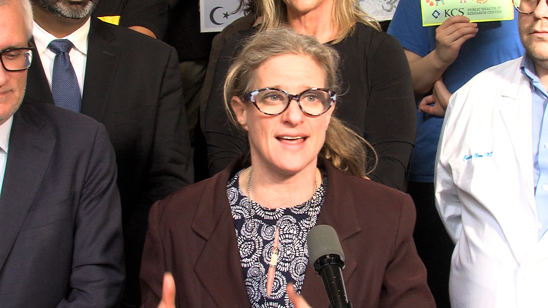 Kelles Advocates for Passage of Food Transparency Bills
